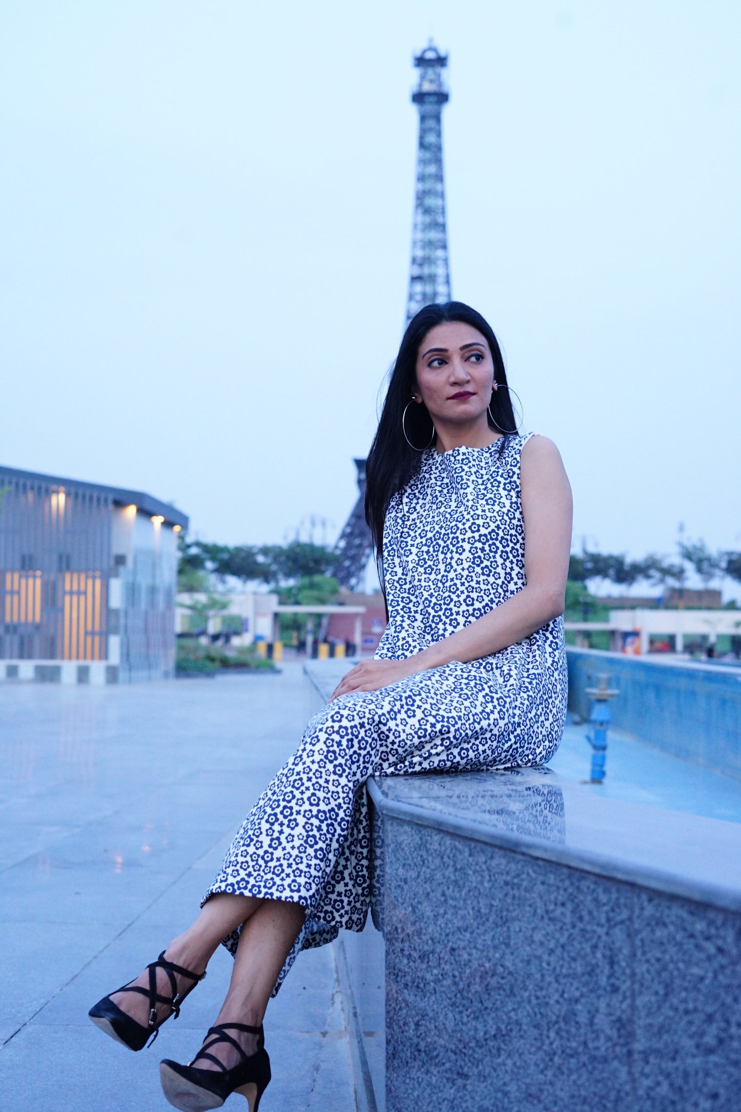 Ditsy Floral Print Sleeveless dress.