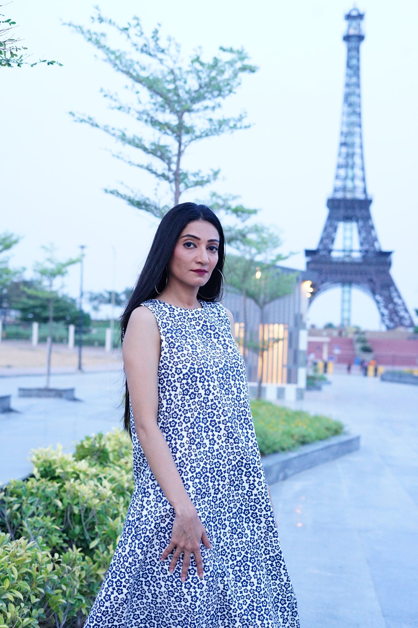 Ditsy Floral Print Sleeveless dress.