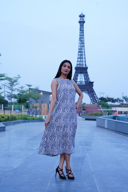 Ditsy Floral Print Sleeveless dress.